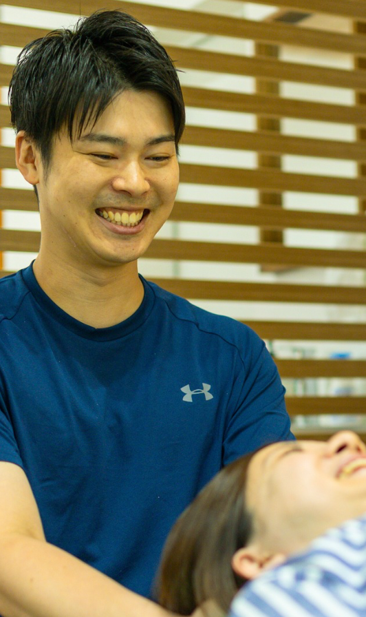 整骨院R. 院長・柔道整復師 施術
